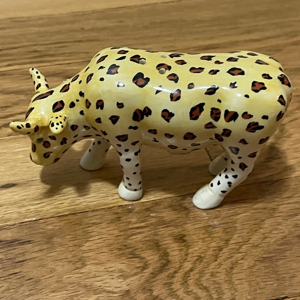 TM and 2000 CPH Vintage Ceramic Cow Salt and Pepper Shakers Boho Farmhouse Decor
